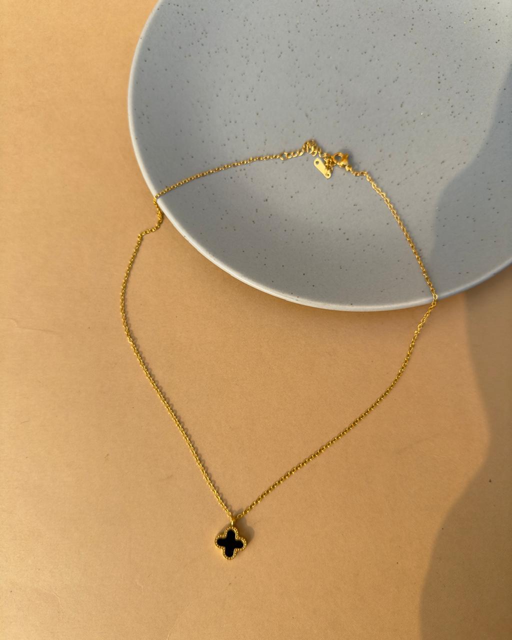 Fatin chain necklace