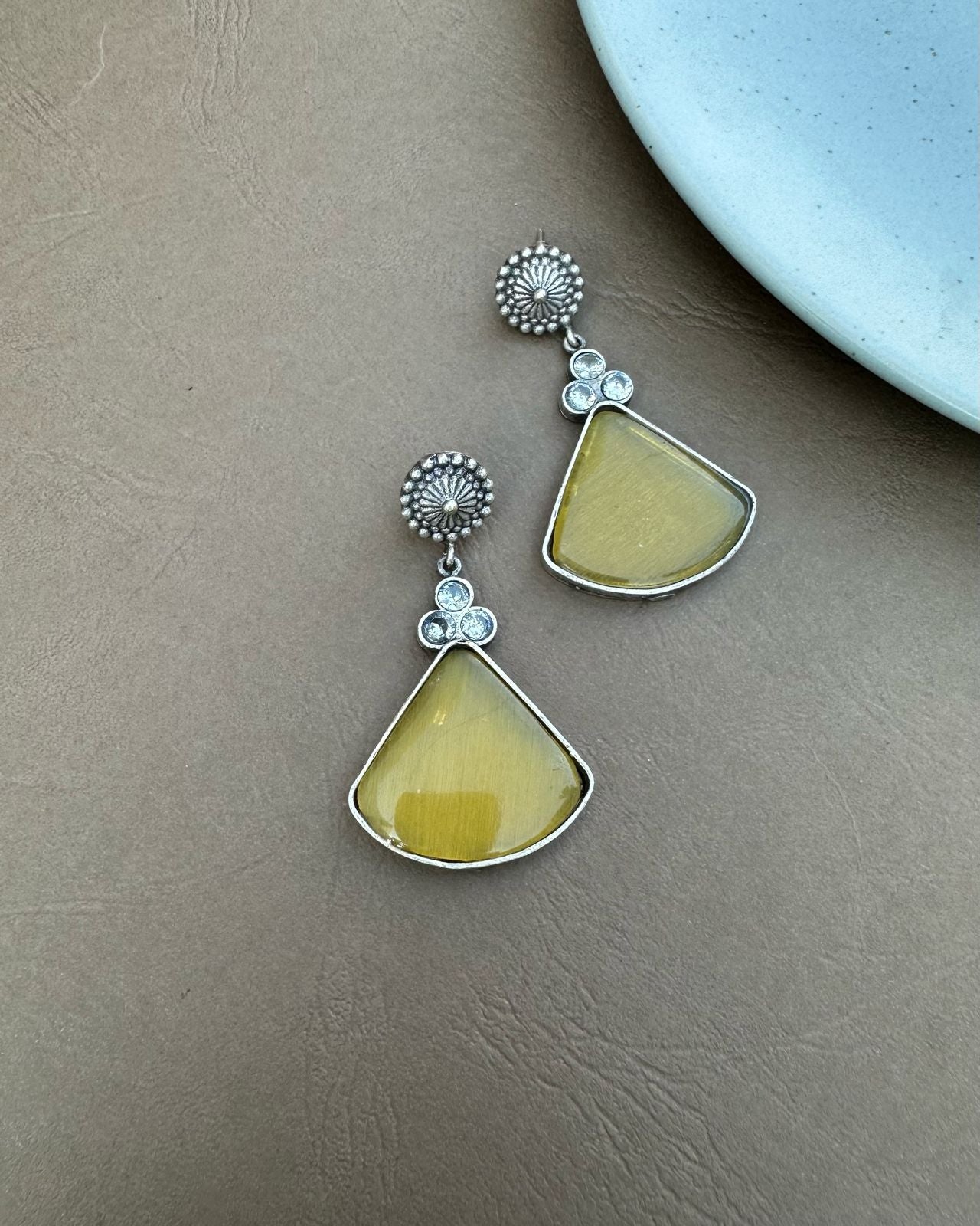 Síomha Earrings Yellow