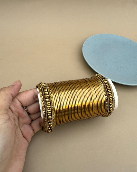Esha Bangles Set Golden