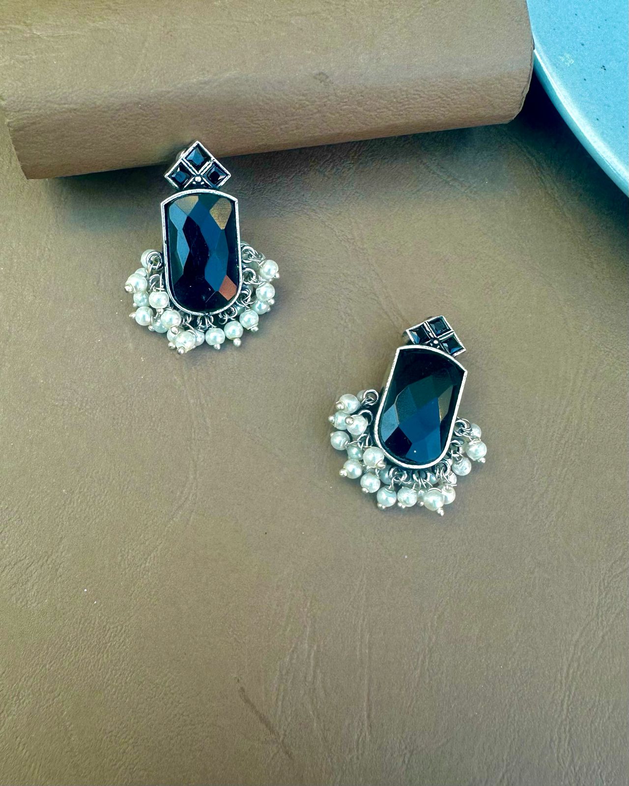 Arzu Earrings black