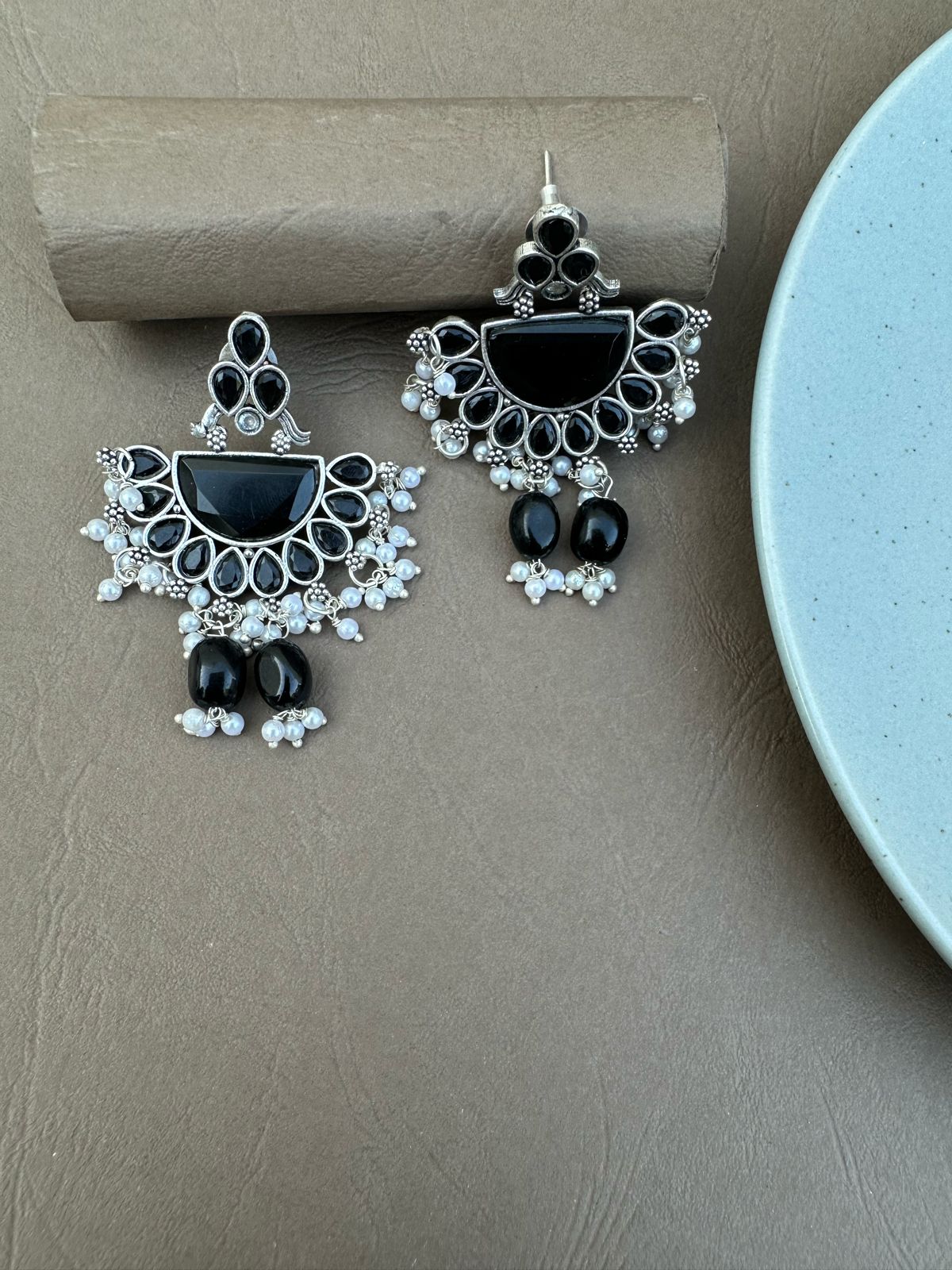 Abnus Earrings black